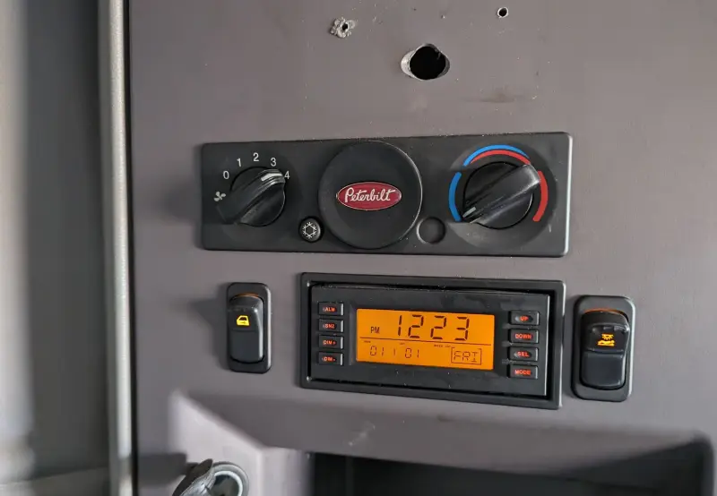2016 Peterbilt 579 photo 29