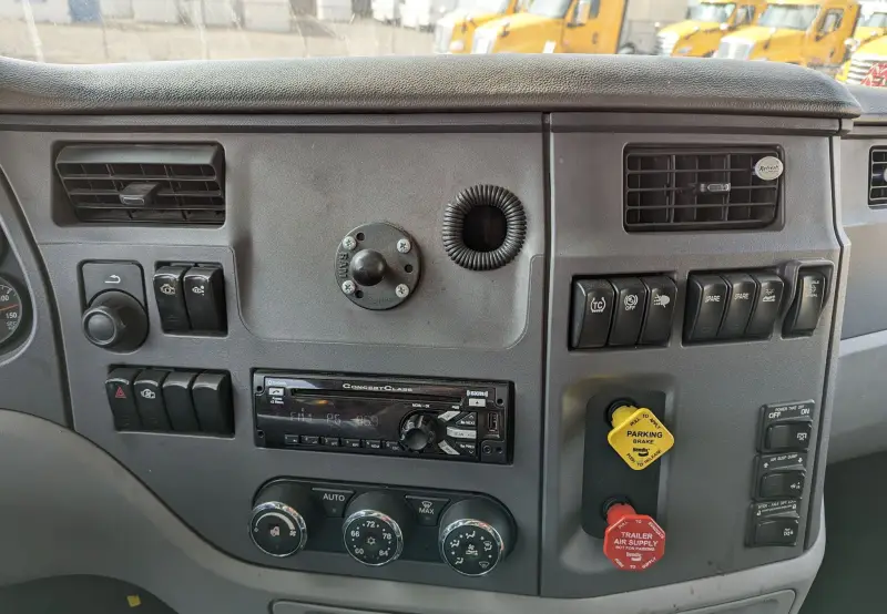 2016 Peterbilt 579 photo 18