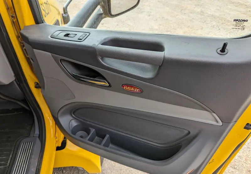 2016 Peterbilt 579 photo 34