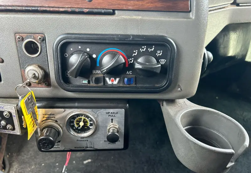 2001 Western Star 4900 photo 18