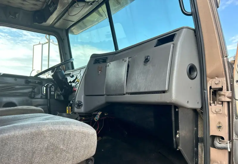 2001 Western Star 4900 photo 30