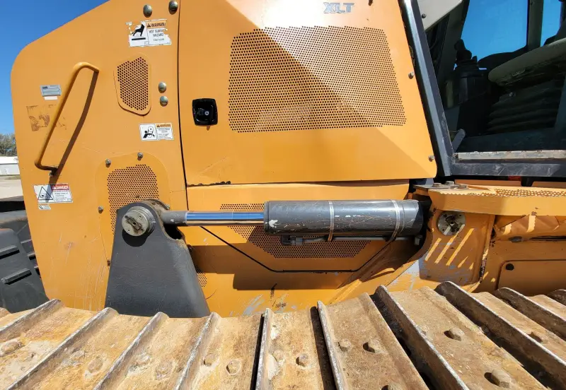 2014 Case 1650M XLT photo 30