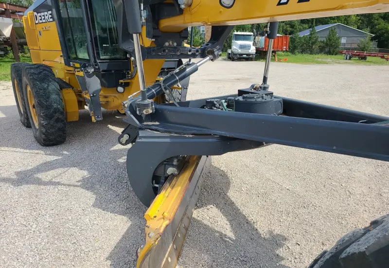 2016 John Deere 770G photo 49