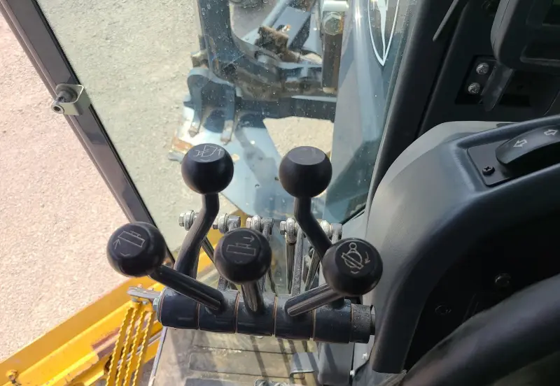 2016 John Deere 770G photo 32