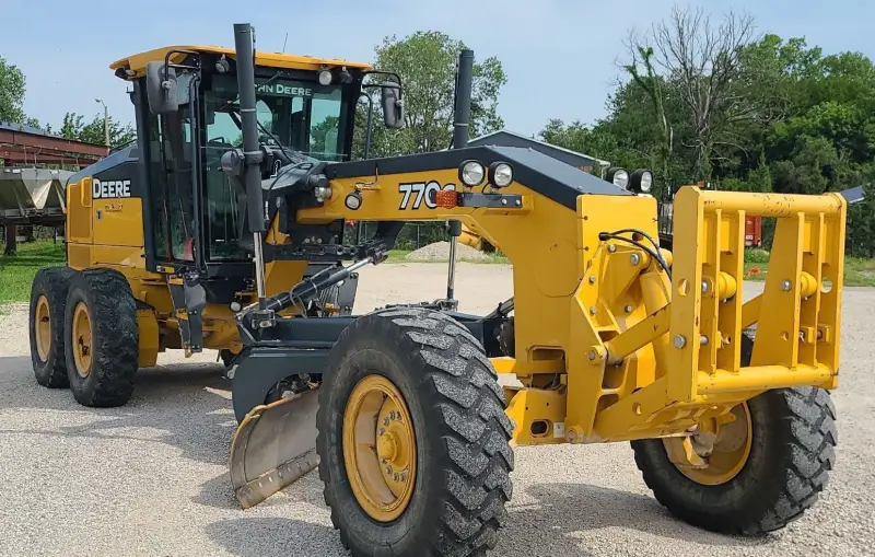 2016 John Deere 770G photo 3