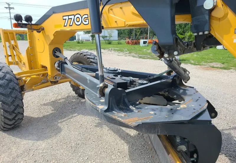 2016 John Deere 770G photo 37