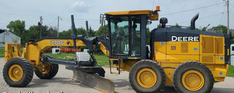 2016 John Deere 770G photo 8