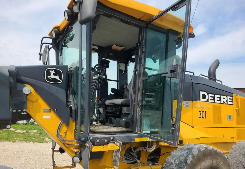 2016 John Deere 770G photo 9