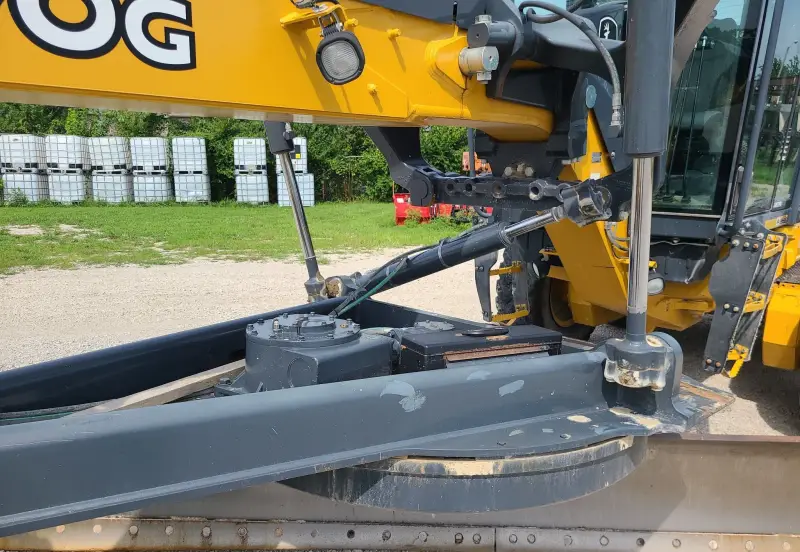 2016 John Deere 770G photo 42