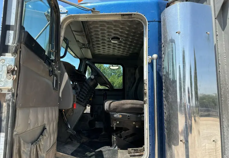 2005 Kenworth W900 photo 16