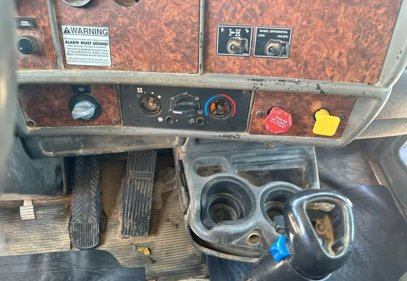 2005 Kenworth W900 photo 25
