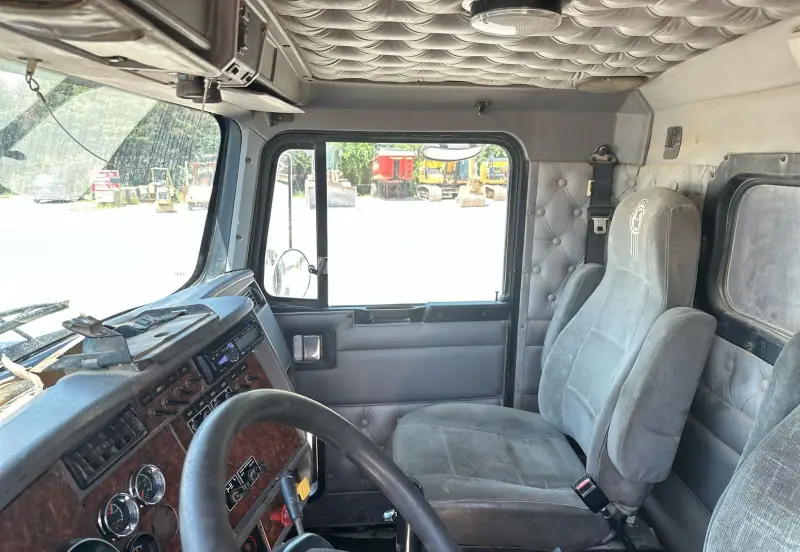 2005 Kenworth W900 photo 18
