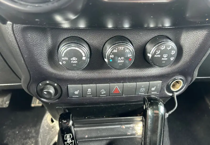 2014 Jeep Wrangler photo 27