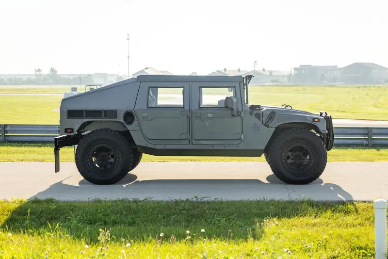 1998 AM General M998 HMMWV photo 16