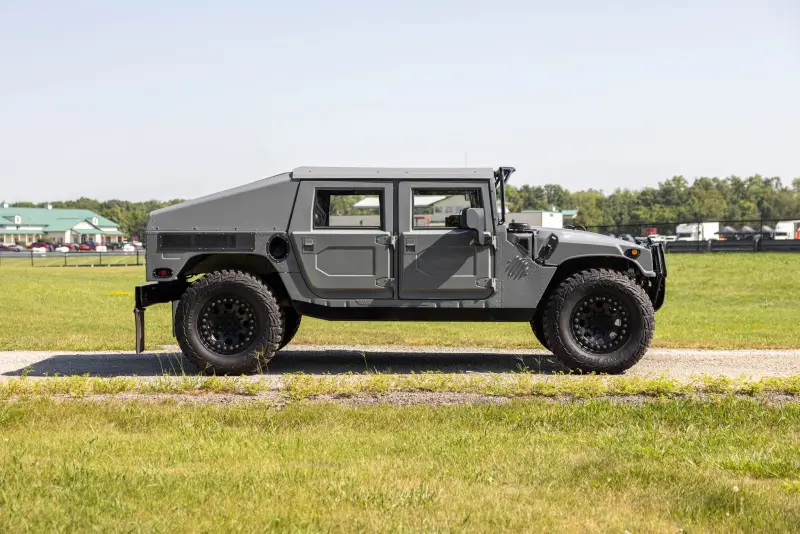 1998 AM General M998 HMMWV photo 11