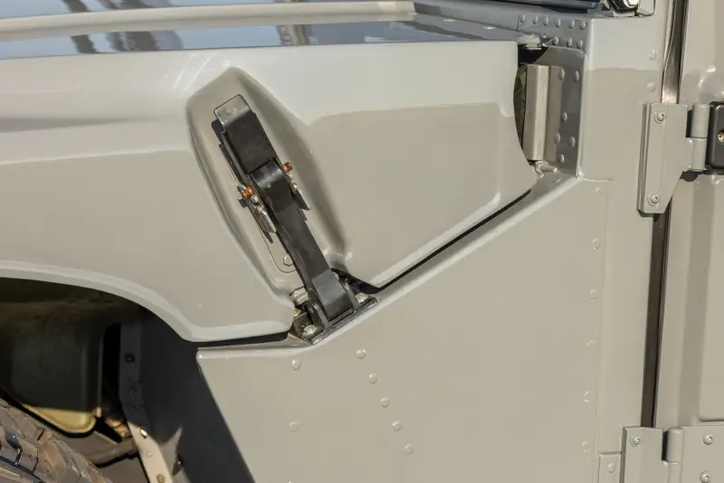 1998 AM General M998 HMMWV photo 47