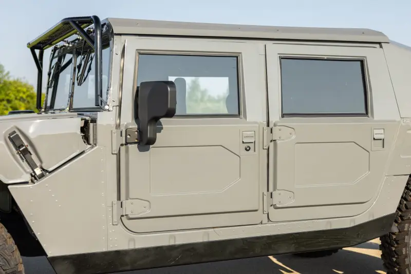 1998 AM General M998 HMMWV photo 23