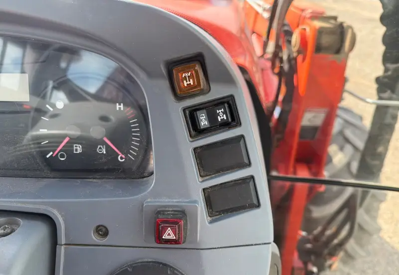 2013 Kubota M135GX photo 30
