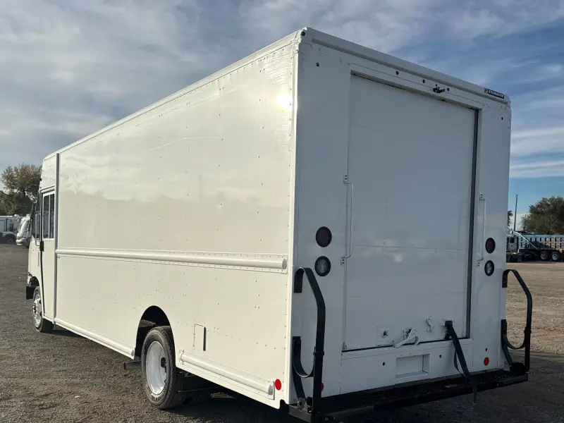 2022 Ford Utilimaster photo 7
