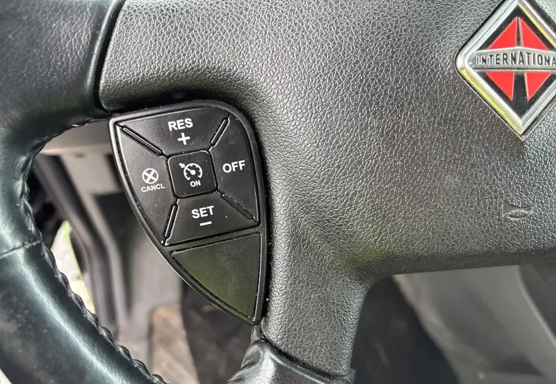 2023 International HX520 photo 77