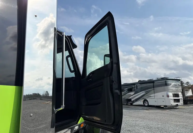 2023 International HX520 photo 89