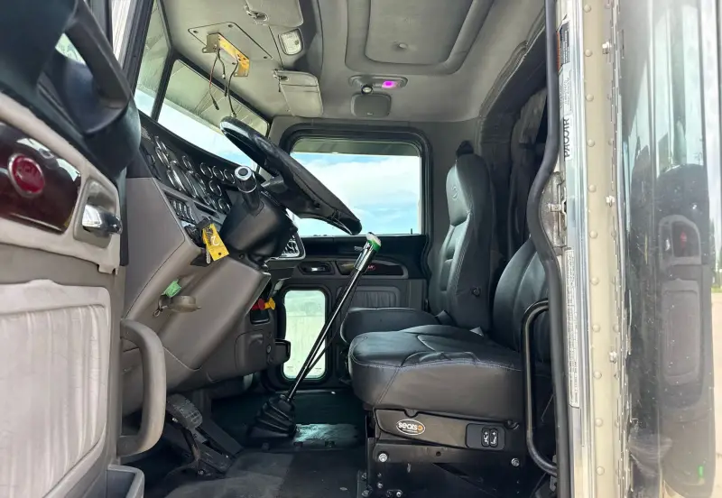 2019 Peterbilt 389 photo 23