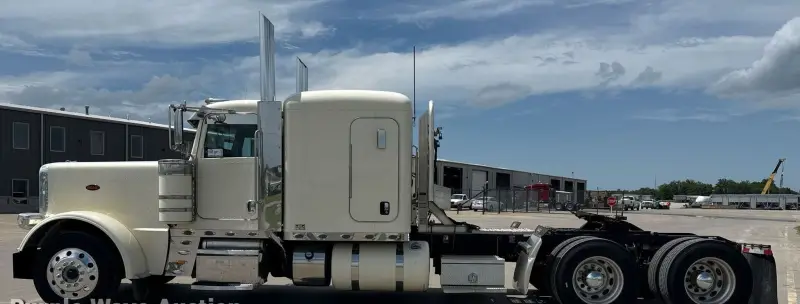 2019 Peterbilt 389 photo 8