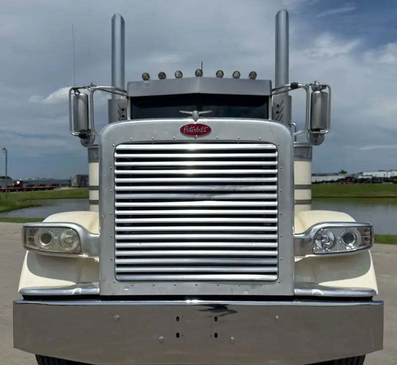 2019 Peterbilt 389 photo 2