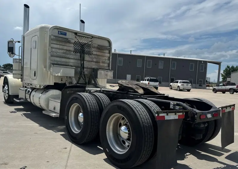 2019 Peterbilt 389 photo 7