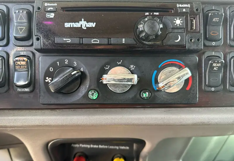 2019 Peterbilt 389 photo 39