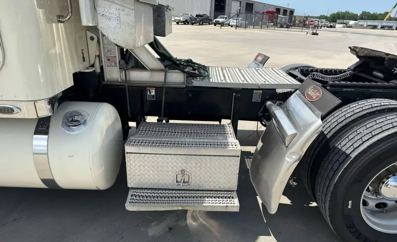 2019 Peterbilt 389 photo 9