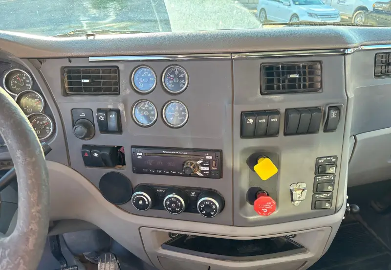 2017 Peterbilt 567 photo 42