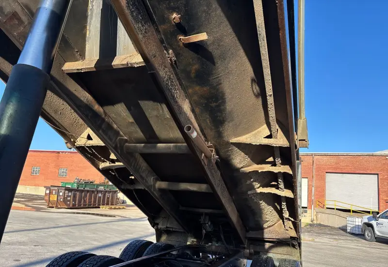 2017 Peterbilt 567 photo 25