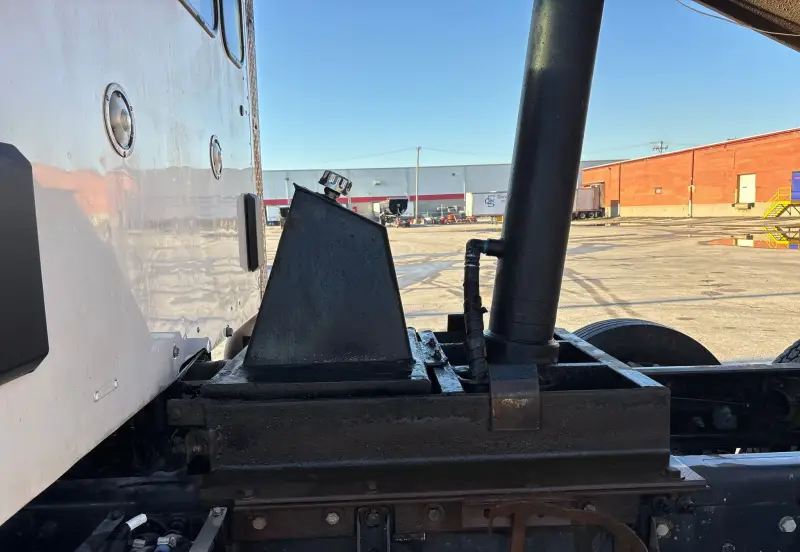 2017 Peterbilt 567 photo 24