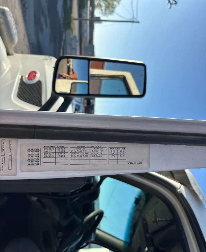 2017 Peterbilt 567 photo 89