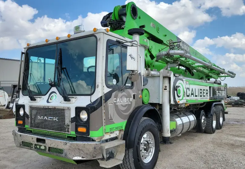 2007 Mack MR688S photo 1